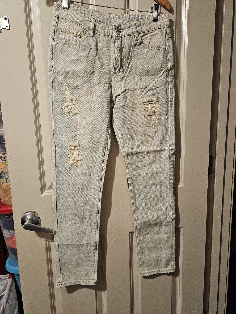 Distressed Light Jeans - Casual Slim Fit